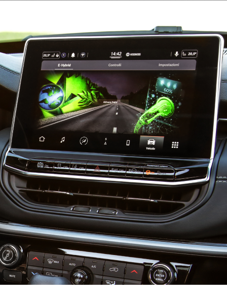 Système d'info divertissement "Uconnect 5" avec Navigation GPS à écran tactile 10,1’’