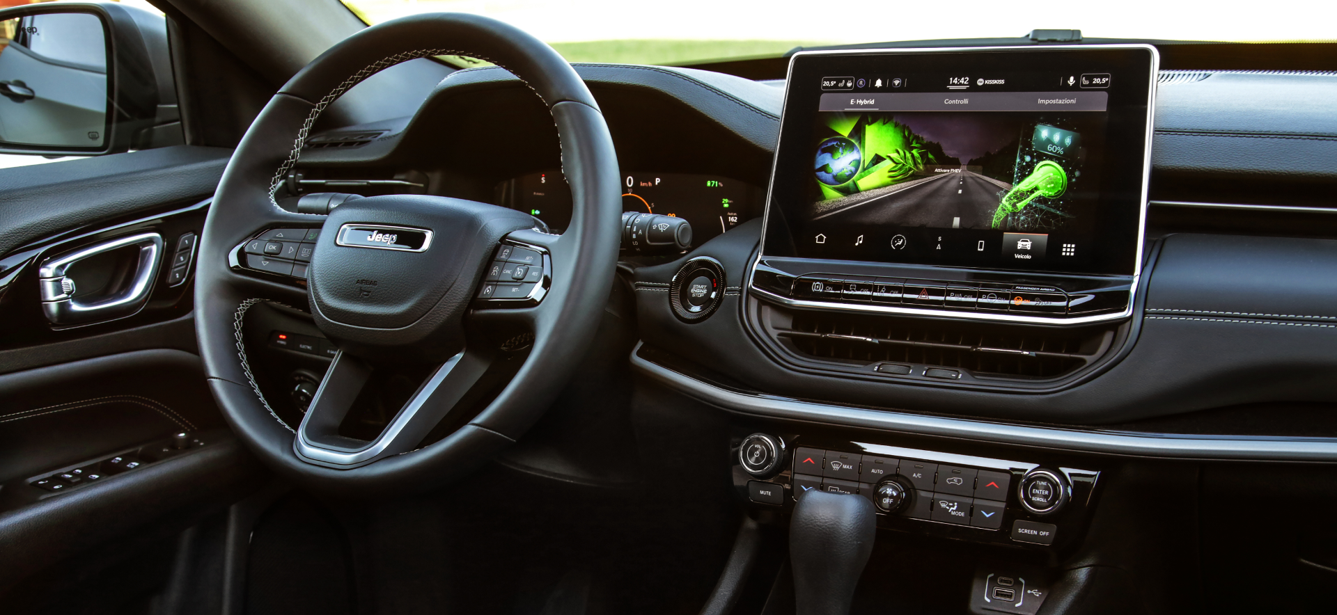 Système d'info divertissement "Uconnect 5" avec Navigation GPS à écran tactile 10,1’’