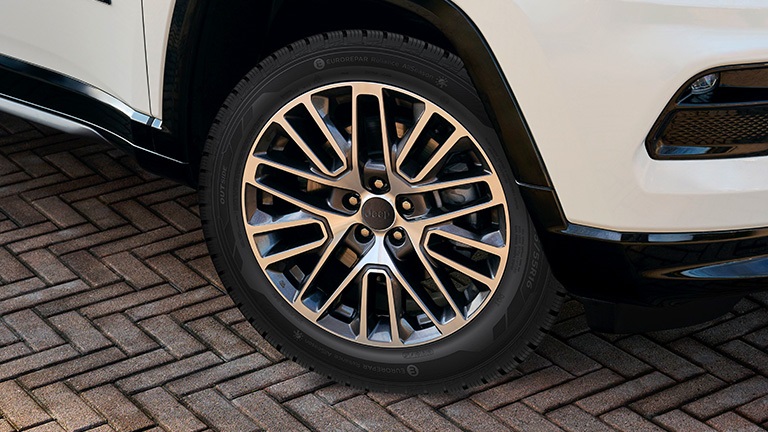 Pneus neufs R15-16-17 pour voiture à Djibouti